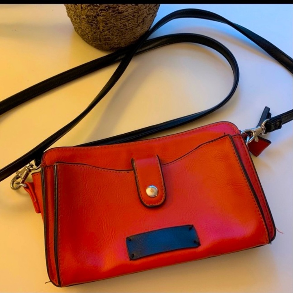 Reaction Kenneth Cole red/black crossbody purse